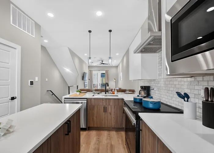 Mocha Lounge 2bd Townhouse Worth