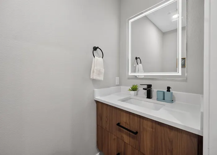 Mocha Lounge 2bd Townhouse Worth