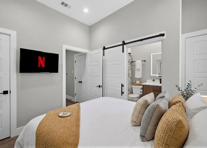 Mocha Lounge 2bd Townhouse Worth